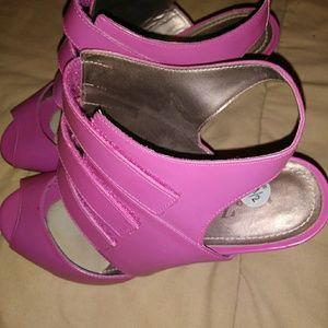 Type Z Sandals